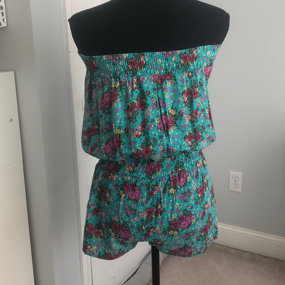 Strapless Floral Romper - Picture 2 of 4